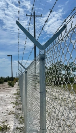 تفاصيل تركيب الأسلاك الشائكة والشبك