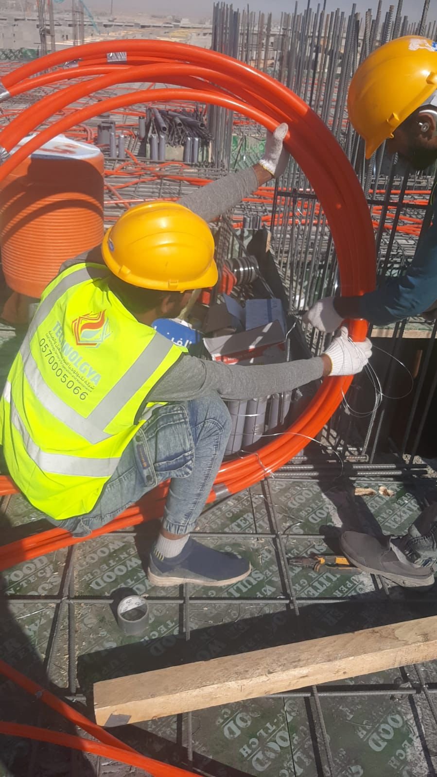 أعمال الحدادة المسلحة وصب الخرسانة